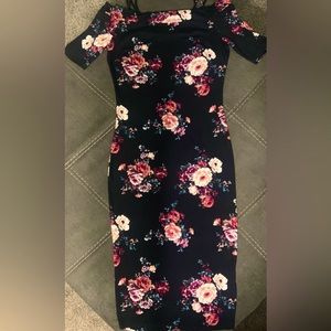 Beautiful Haute Monde Floral Fitted Dress. Black floral dress. Size Small